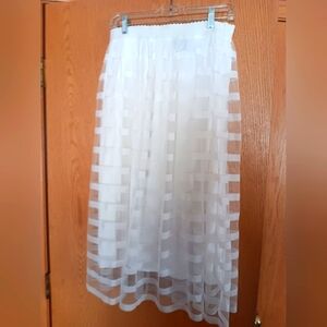 Women's size medium,  Metrowear white skirt